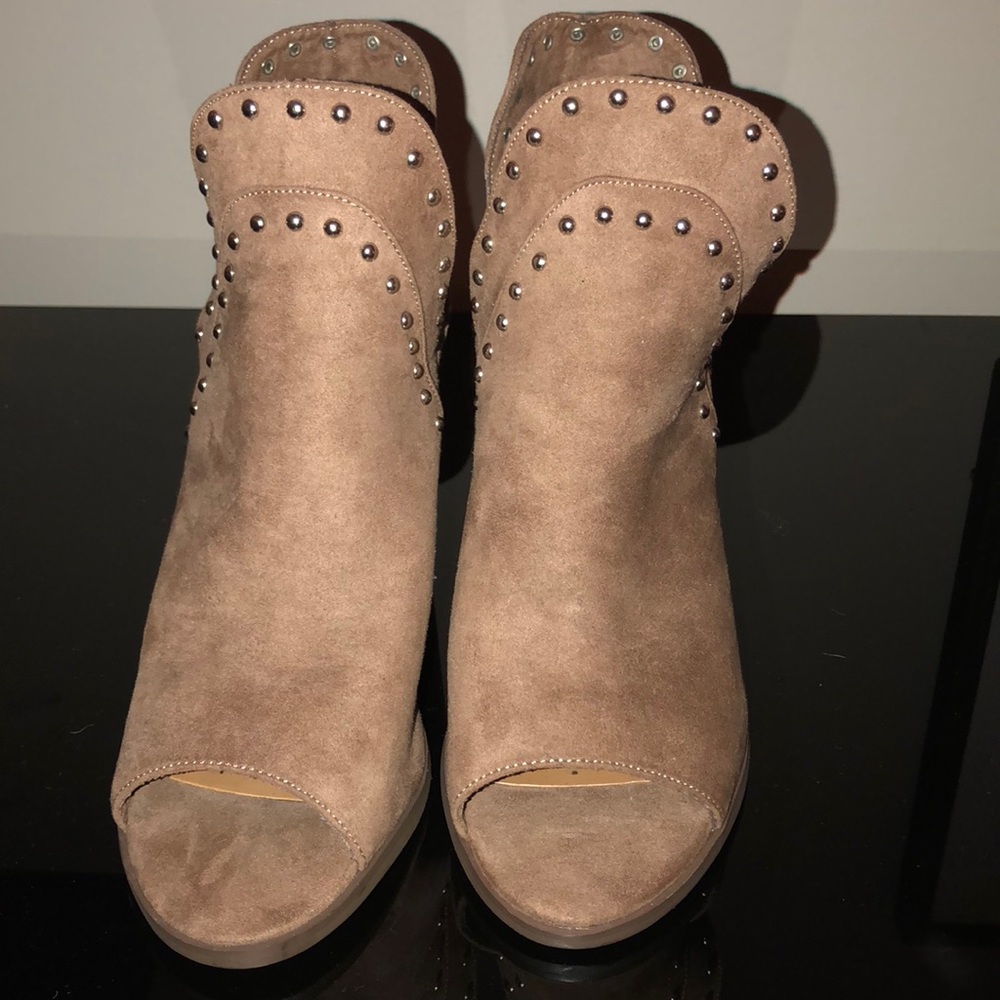 Report open toe heel